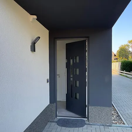 Modernes Und Helles Mini-haus In Appartamento