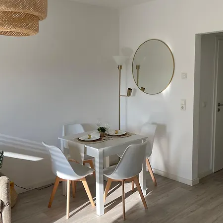 Modernes Und Helles Mini-haus In