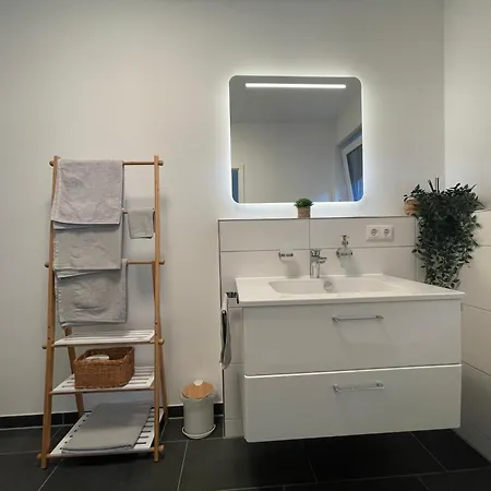 Modernes Und Helles Mini-haus In Appartement