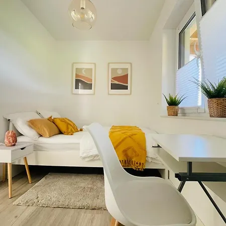 Modernes Und Helles Mini-haus In Appartamento