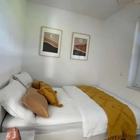 Modernes Und Helles Mini-haus In Peine